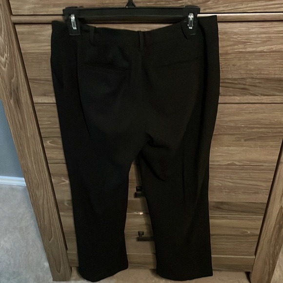 Calvin Klein black pants -low rise/ mid rise - fits like a 28 - or size 6 - Picture 4 of 4